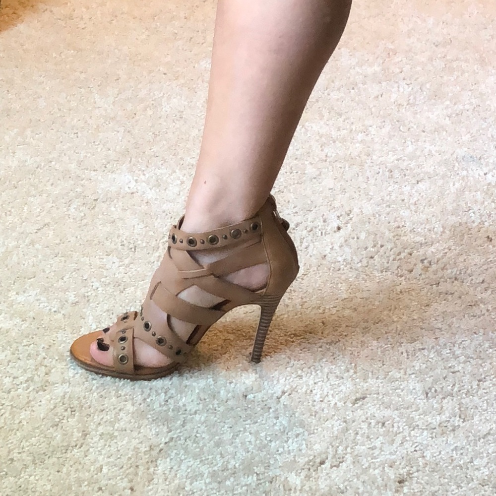 Dolce vita heels with buckles!